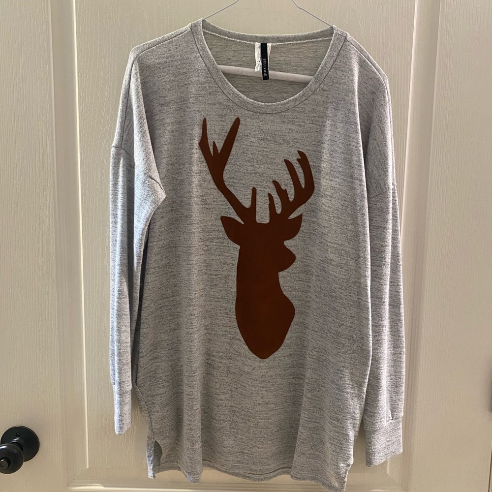 Gray shirt w/Deer Decal (has pockets)